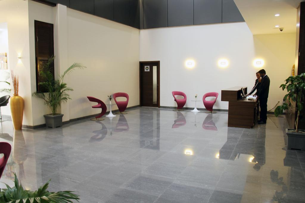 Hotel The Sky Court Aurangābād Esterno foto