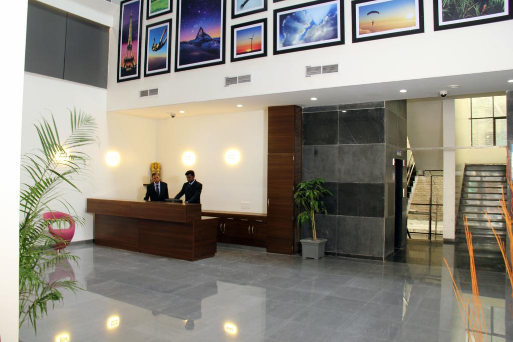 Hotel The Sky Court Aurangābād Esterno foto